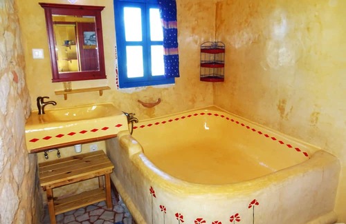 Faistos Haus | Original, Cretan stone house with a view of the enchanting garden