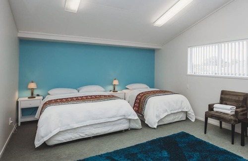 New Plymouth Haus | FOUR THE FAMILY - SLEEPS 10: 3 BR, 1 BA House in New Plymouth, Sleeps 10