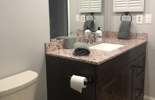 Oakland Hills Haus | Designer Home on Fresh Water Canal20x32 Heated Pool*Close to Manasota Key Beach