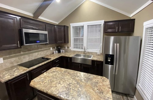 College Station Haus | New Tiny Home 3 Miles to Aggieland Campus!!!