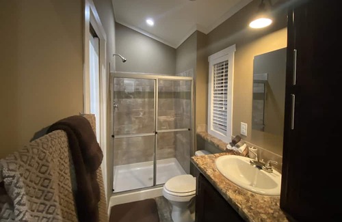 College Station Haus | New Tiny Home 3 Miles to Aggieland Campus!!!