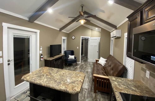 College Station Haus | New Tiny Home 3 Miles to Aggieland Campus!!!