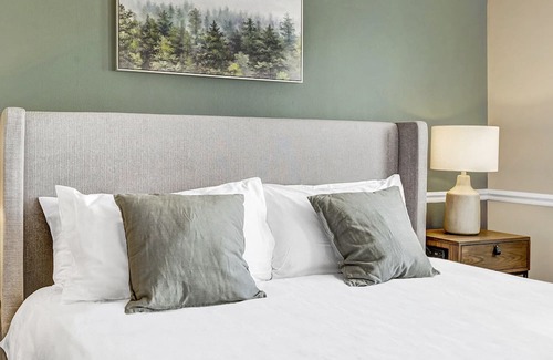 Green Hills Wohnung | Modern Apartment in Prime Location (ID9248)