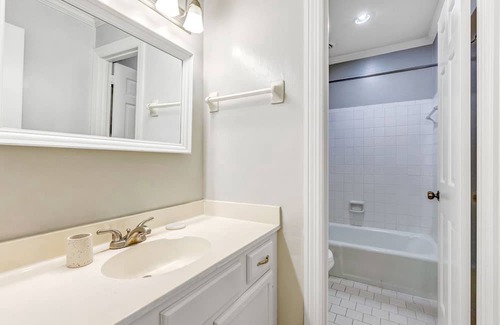 Green Hills Wohnung | Modern Apartment in Prime Location (ID9248)