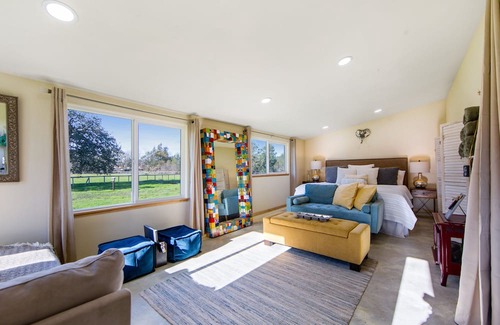 Sebastopol Sonstige | The Bask House: Farm Fresh Eggs, Local Java Too, Sunset Spa Awaits All For YOU!