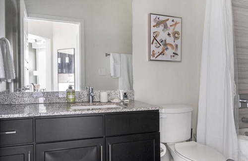 Covington Wohnung | Modern Apartment in Prime Location (ID9172X20)