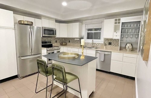 Marlborough Haus | Near BOSTON - Cozy and Renovated 4 Beds 2 bath Home w/ Backyard FREE WIFI 6.