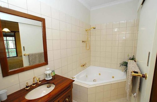 Mount Dandenong Hütte | Spa Cottage in 7 acre Rain Forest Paradise