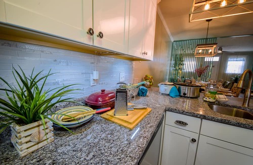 Mexico Beach Haus | Beachside. No Highway to cross. A+location. Steps to the beach.