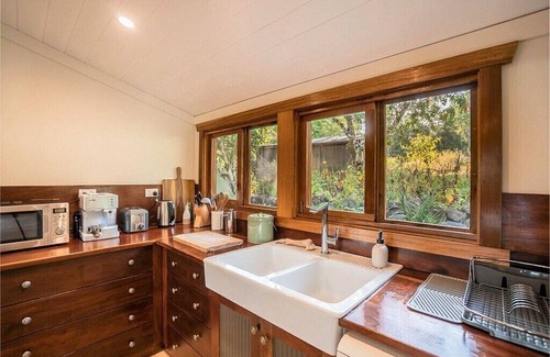 Palm Grove Hütte | RAINFOREST RETREAT, STONE COTTAGE w SPA - WHITSUNDAYS