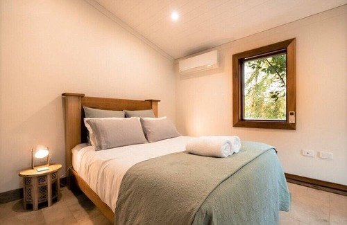 Palm Grove Hütte | RAINFOREST RETREAT, STONE COTTAGE w SPA - WHITSUNDAYS