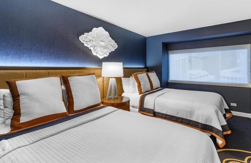 Streeterville Haus | 2 Connecting Suites at a 4.5⭐️ Hotel