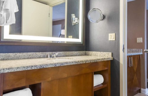 Streeterville Haus | 2 Connecting Suites at a 4.5⭐️ Hotel