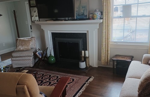 Buckroe Beach Haus | 2500 sq ft home 4 blocks from Buckroe Beach, dog friendly