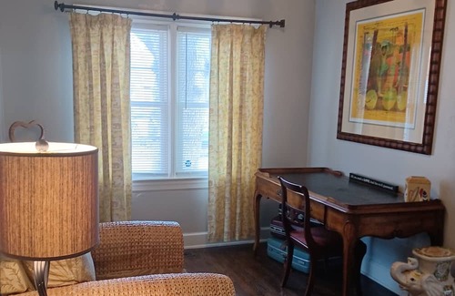 Buckroe Beach Haus | 2500 sq ft home 4 blocks from Buckroe Beach, dog friendly