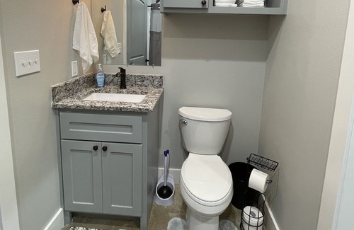 Jasper Kabine | Cozy cabin located on the Angelina River and minutes away from lake Sam Rayburn.