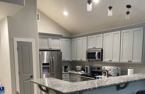 Jasper Kabine | Cozy cabin located on the Angelina River and minutes away from lake Sam Rayburn.