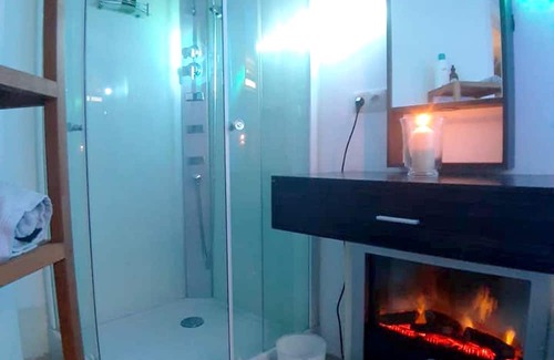 Waterloo Wohnung | Homerez - Nice apartement for 4 ppl. with jacuzzi at Waterloo