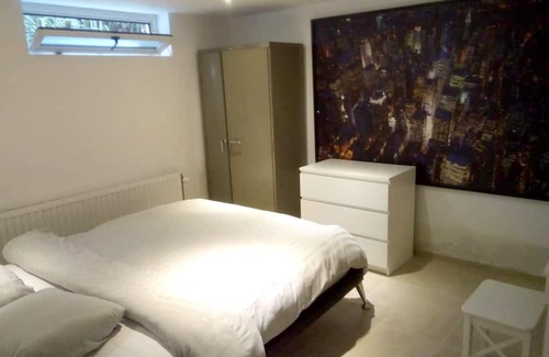 Waterloo Wohnung | Homerez - Nice apartement for 4 ppl. with jacuzzi at Waterloo