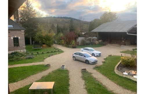 Villemoiron-en-Othe Wohnung | Le domaine du Lavoir / Moumoune sleeps 4. Jacuzzi access from April to October