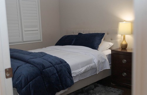 Brampton Haus | AWESOME MAIN HOUSE/BASEMENT IS SEPARATE SUITE