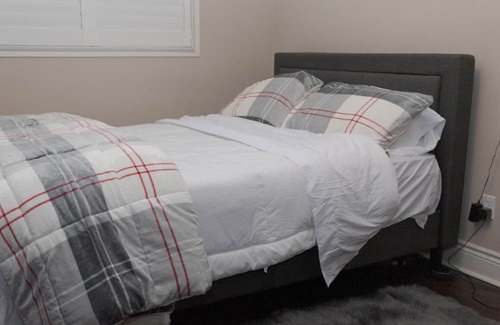 Brampton Haus | AWESOME MAIN HOUSE/BASEMENT IS SEPARATE SUITE