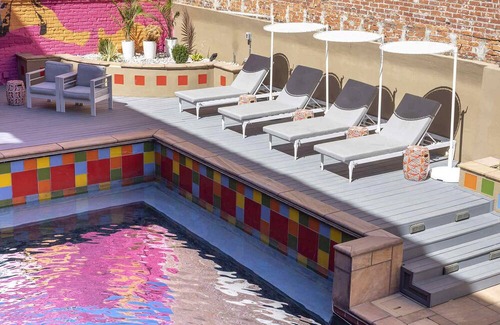 South Main Historic District Wohnung | BRAND NEW! Huge, Loft-Style 3-BR/3-BA Apt w/ Pool