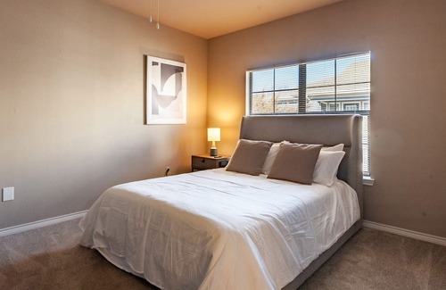 Bentonville Wohnung | Modern Apartment in Prime Location (ID8347X53)