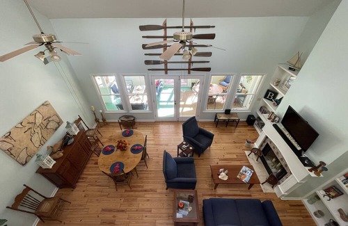 Melrose on the Beach Haus | Single Family Home, Golf Cart Included & Land trans Round Trip! Pool Open!