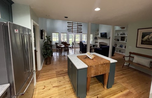 Melrose on the Beach Haus | Single Family Home, Golf Cart Included & Land trans Round Trip! Pool Open!