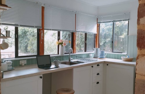 Yanchep Hütte | Yanchep seaside cottage a coastal retreat Pet Friendly