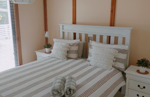 Yanchep Hütte | Yanchep seaside cottage a coastal retreat Pet Friendly