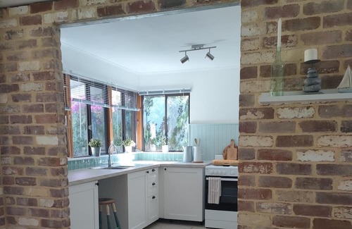 Yanchep Hütte | Yanchep seaside cottage a coastal retreat Pet Friendly