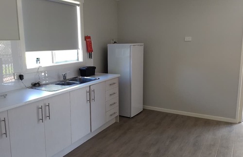 Marysville Hütte | Marysville in town Darwin-Split AC-Smart tv-WIFI byo linens clean as you go