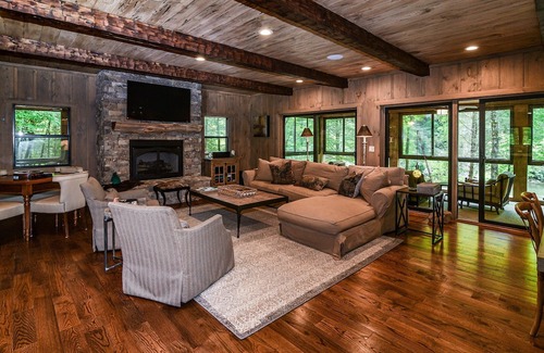 Blue Ridge Haus | Fly Fish, Tube & Relax on The Toccoa River-Aska Adventure- 10 Mins from Dwntn BR