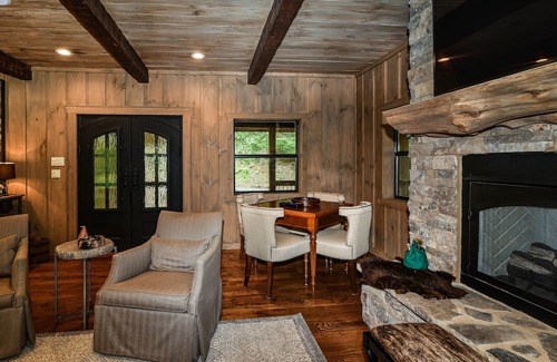 Blue Ridge Haus | Fly Fish, Tube & Relax on The Toccoa River-Aska Adventure- 10 Mins from Dwntn BR