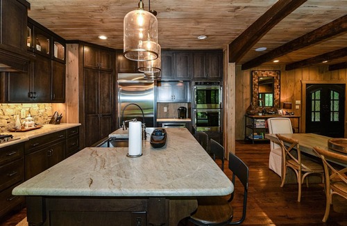 Blue Ridge Haus | Fly Fish, Tube & Relax on The Toccoa River-Aska Adventure- 10 Mins from Dwntn BR