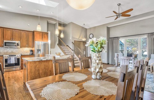 Park Vista Haus | 5BR House with Hot Tub, Peak Views in Colorado Springs