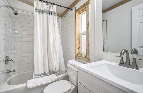Cripple Creek Skihütte | Rustic 3BR Home with Hot Tub, Peak View near Cripple Creek