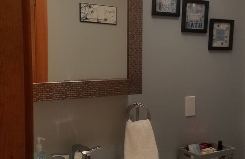 Bangor Wohnung | 1 bdr, safe, secure building, centrally located in Bangor Maine.