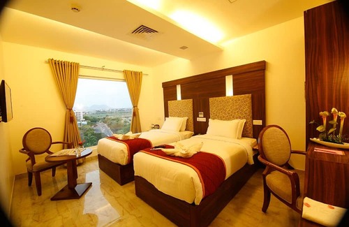 KK Nagar Haus | Convenient Rooms with Lake view Stay/Madurai