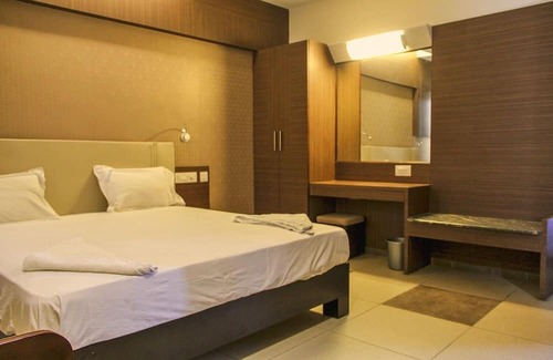 Madurai Main Haus | Calm Stay West Tower Of Meenakshi Amman Temple