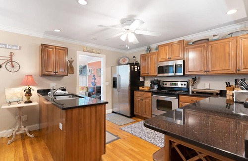 King City Haus | Village Walk - 3 bedrooms, 2 1/2 bathrooms located next to the Village