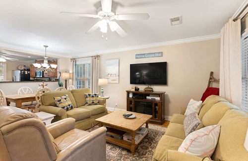 King City Haus | Village Walk - 3 bedrooms, 2 1/2 bathrooms located next to the Village