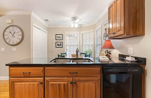 King City Haus | Village Walk - 3 bedrooms, 2 1/2 bathrooms located next to the Village