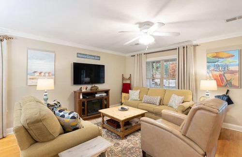 King City Haus | Village Walk - 3 bedrooms, 2 1/2 bathrooms located next to the Village