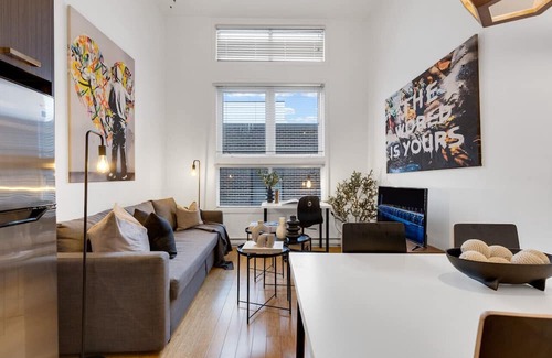 Quartier des Spectacles Wohnung | Liv MTL Main-306 Spacious 1BR + Mezz Suite No Fees