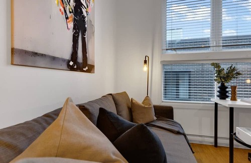 Quartier des Spectacles Wohnung | Liv MTL Main-306 Spacious 1BR + Mezz Suite No Fees