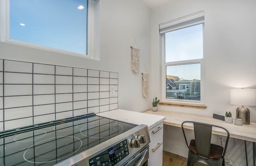 Old Town North Haus | Downtown Views Deluxe Guesthouse + Rooftop Spa!