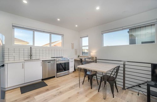 Old Town North Haus | Downtown Views Deluxe Guesthouse + Rooftop Spa!